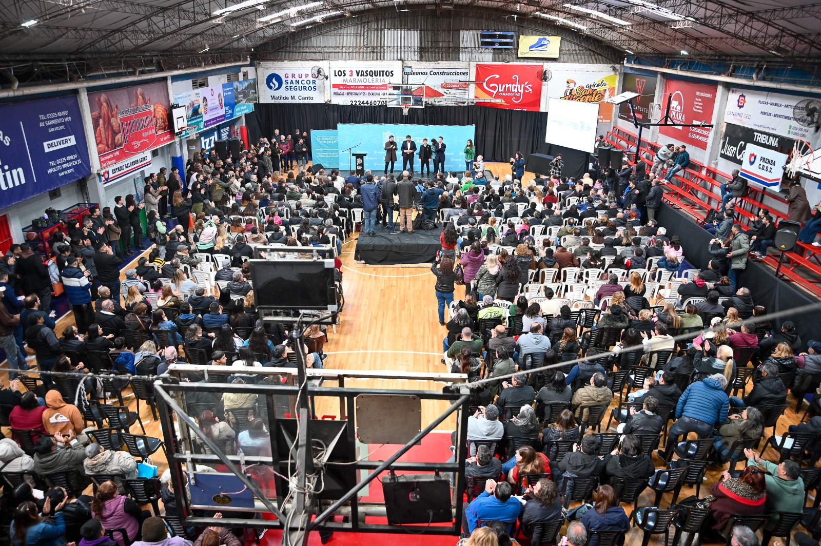 Kicillof y Mantegazza entregaron escrituras en San Vicente